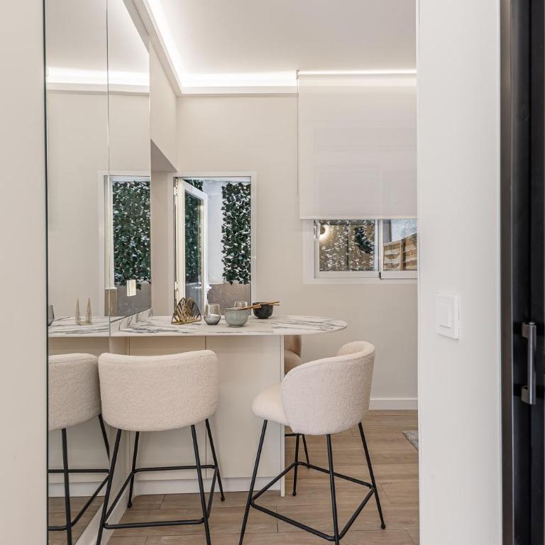 Queen's Chueca Boutique IV - Alojamiento corta estancia - Three-Bedroom Apartment - 5