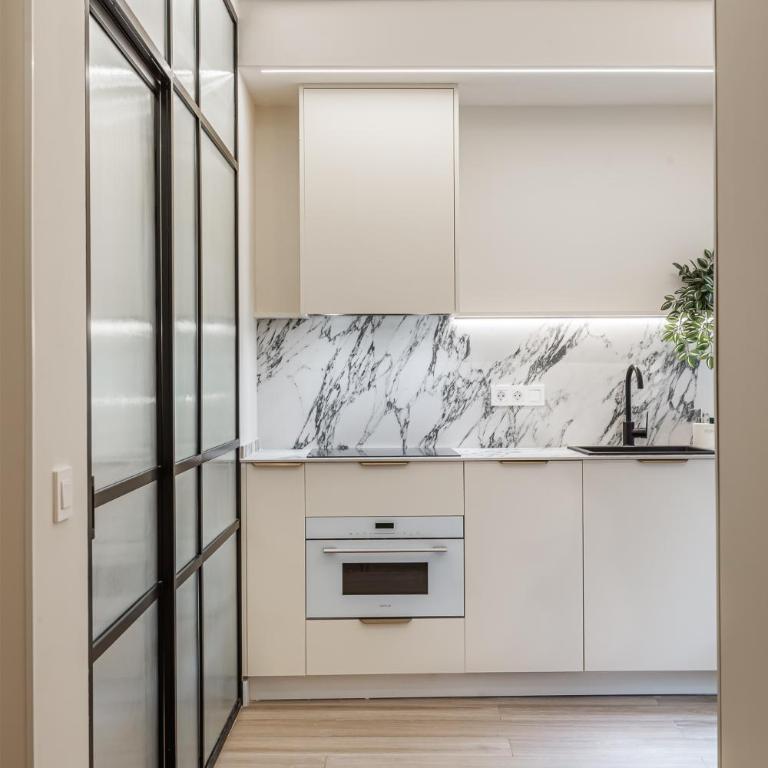 Queen's Chueca Boutique IV - Alojamiento corta estancia - Three-Bedroom Apartment - 16