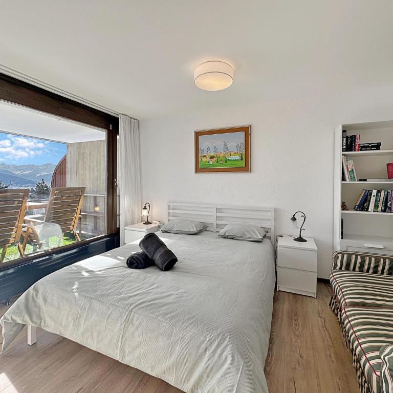 Alpine Club Retreat, Central Studio, Pool and View - Studio - Vue sur Montagne - 3