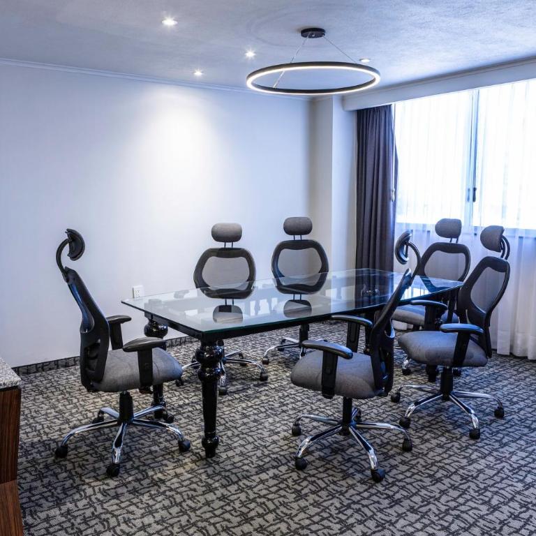 Holiday Inn Mexico City - Trade Center by IHG - One-Bedroom King Suite with Sofa Bed - 6