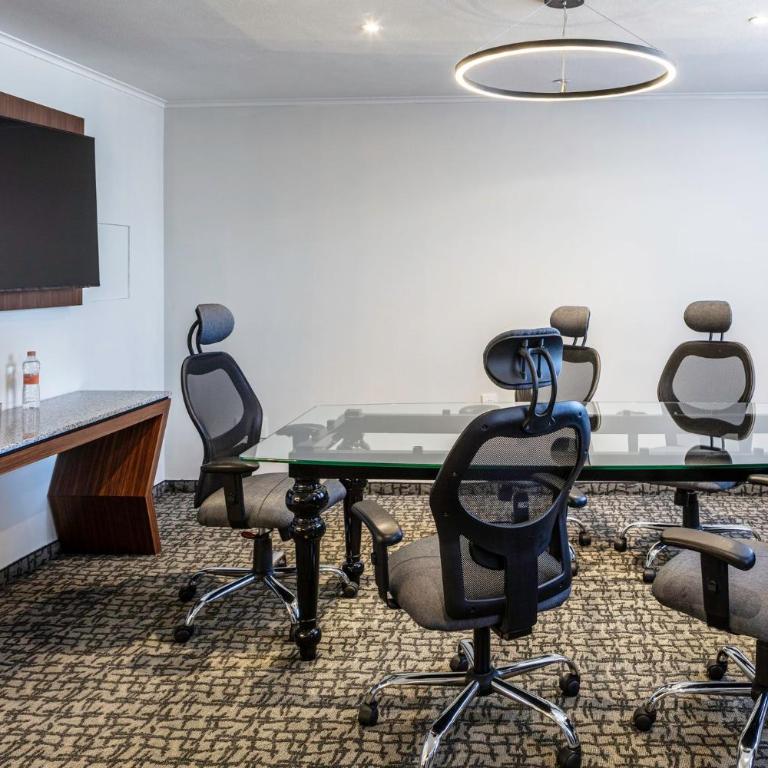 Holiday Inn Mexico City - Trade Center by IHG - One-Bedroom King Suite with Sofa Bed - 7