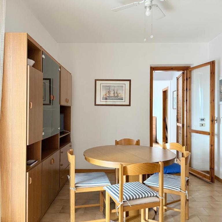 M451 - Marcelli, luminoso quadrilocale con posto auto - Three-Bedroom Apartment - 8
