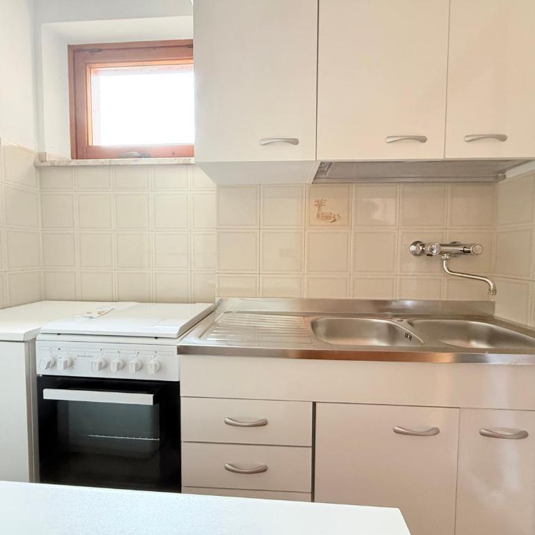 M451 - Marcelli, luminoso quadrilocale con posto auto - Three-Bedroom Apartment - 10