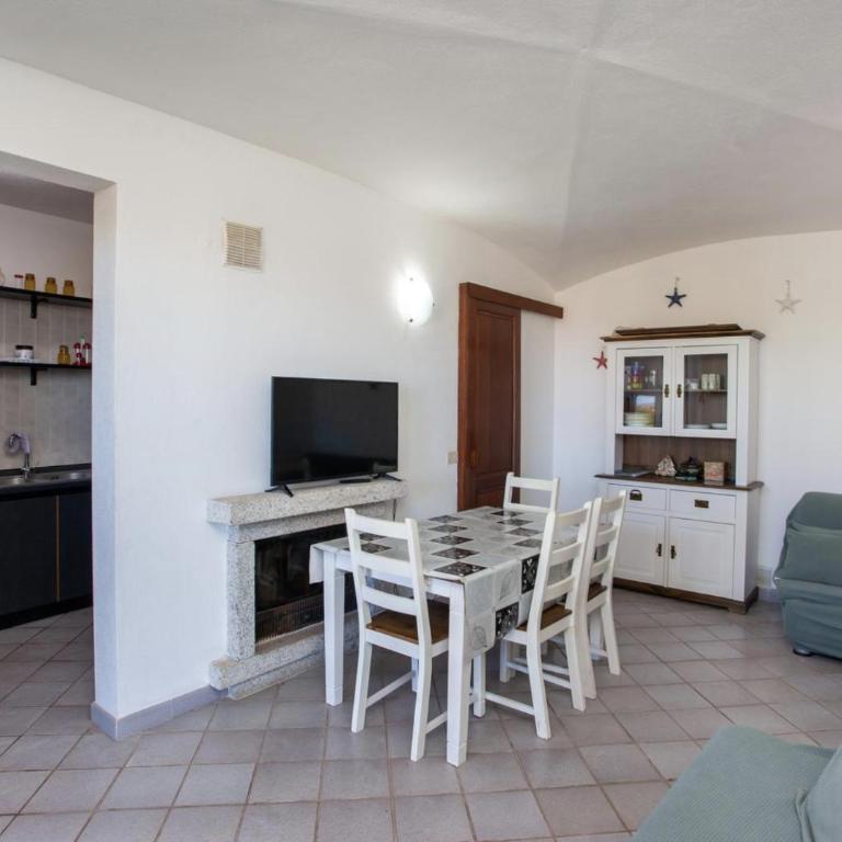 HH San Teodoro vista Mare - Four-Bedroom Vacation Home - 8