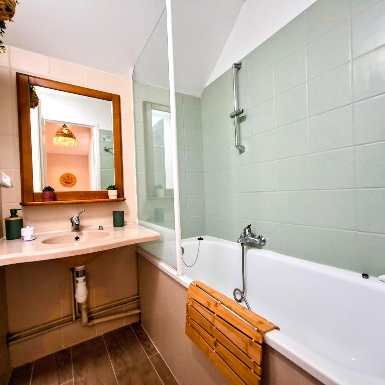 Maison 3 chambres - 6-8 personnes - piscine chauffée - jacuzzi - internet - parking - Idéal familles & pros - Casa Vacacional de 3 dormitorios - 21