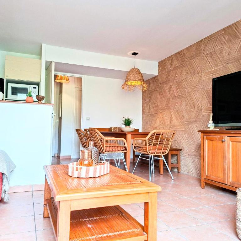 Maison 3 chambres - 6-8 personnes - piscine chauffée - jacuzzi - internet - parking - Idéal familles & pros - Casa Vacacional de 3 dormitorios - 25