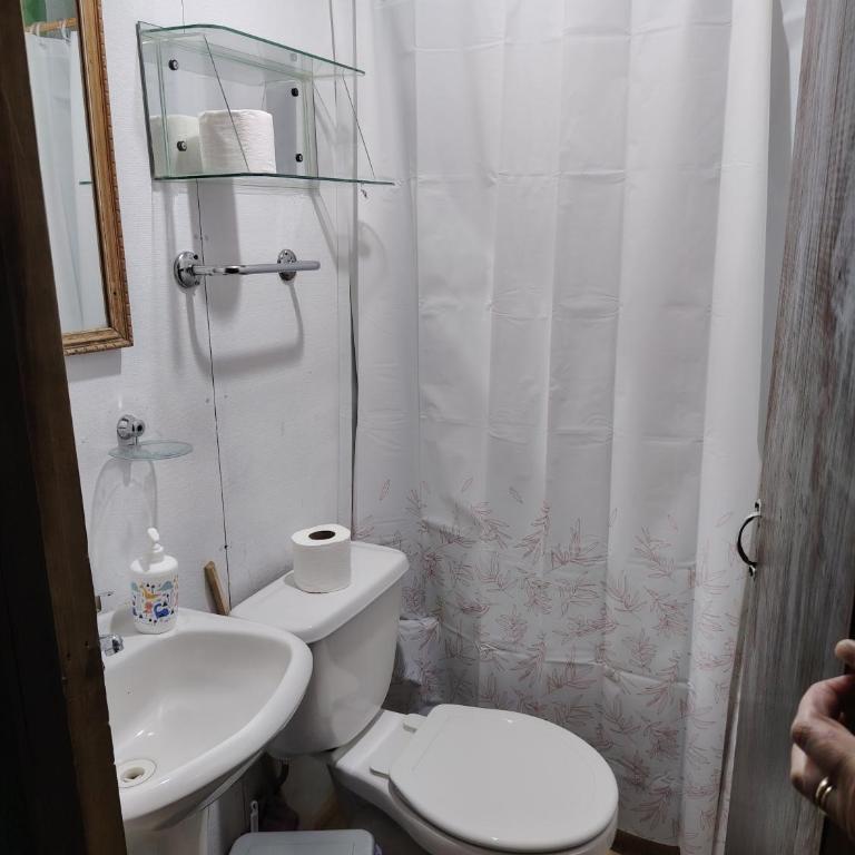 Cabaña a 10 minutos del aeropuerto - Four-Bedroom House - 4