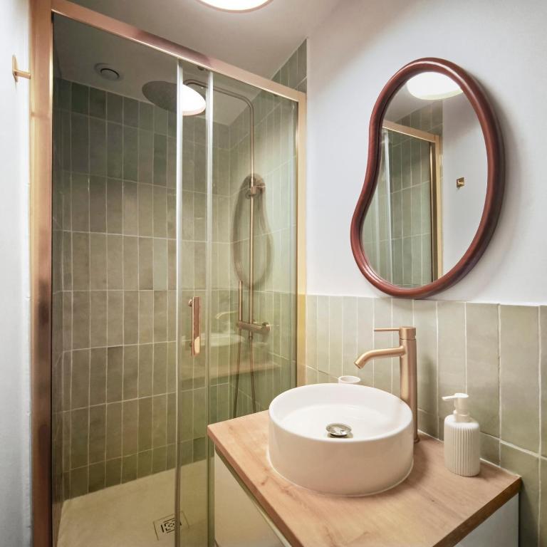 Appart rénové, charme et confort en cœur de ville - Apartment mit 2 Schlafzimmern - 26