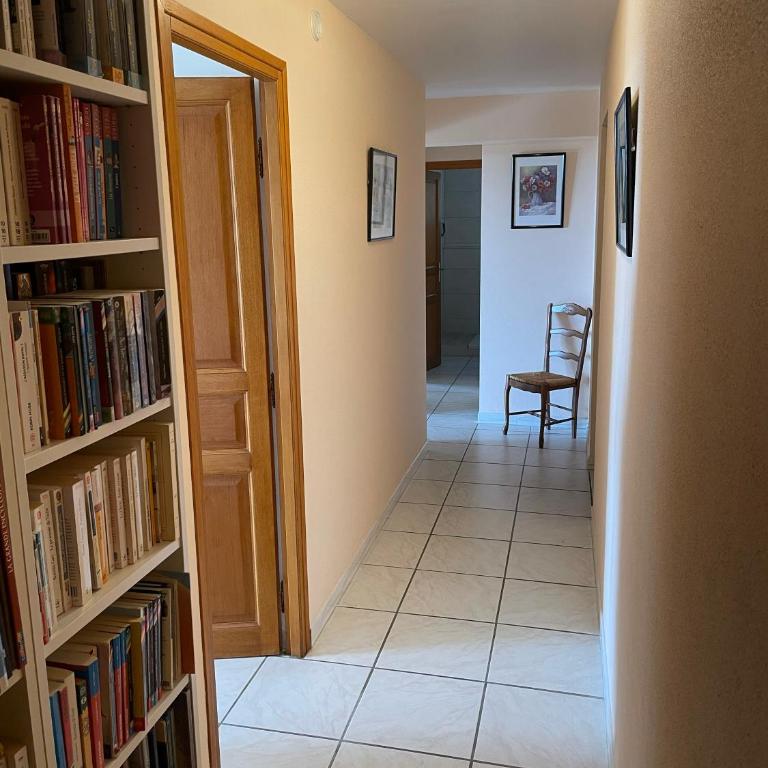 Le Lavandou, Rez de jardin dans Villa, 300 m plages, vue mer, 5 couchages - Appartement - Vue sur Mer - 26
