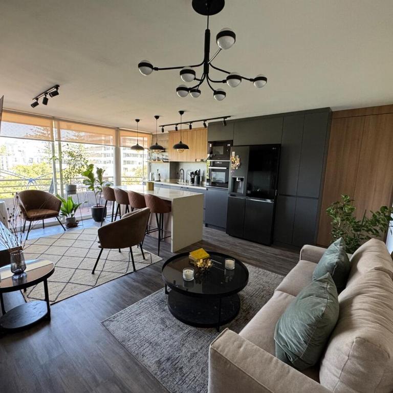 Modern and Quiet Steps from Costanera Center - Three-Bedroom Apartment - 11