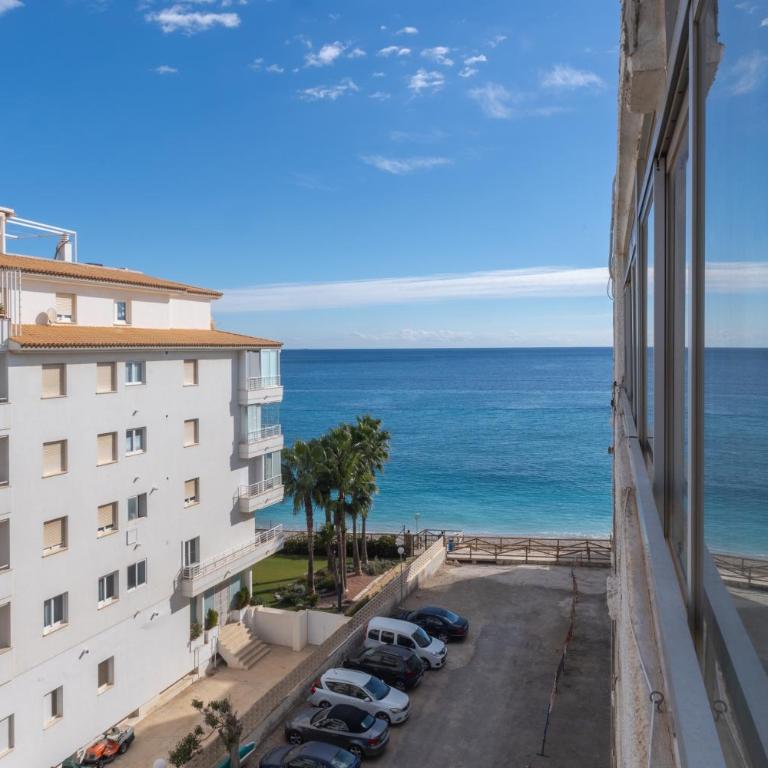 A pie de playa con Parking Privado y Workspace By DelucaCo - Apartamento de 1 dormitorio con vistas al mar - 1