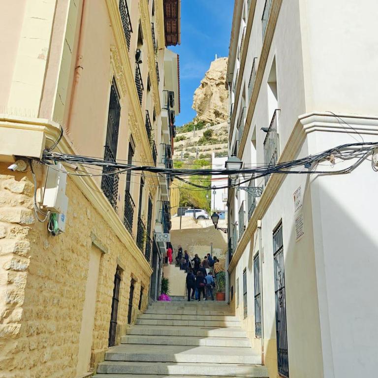 Old Town Alicante, Beach, Food & City Life - Apartamento de 3 dormitorios con balcón - 37