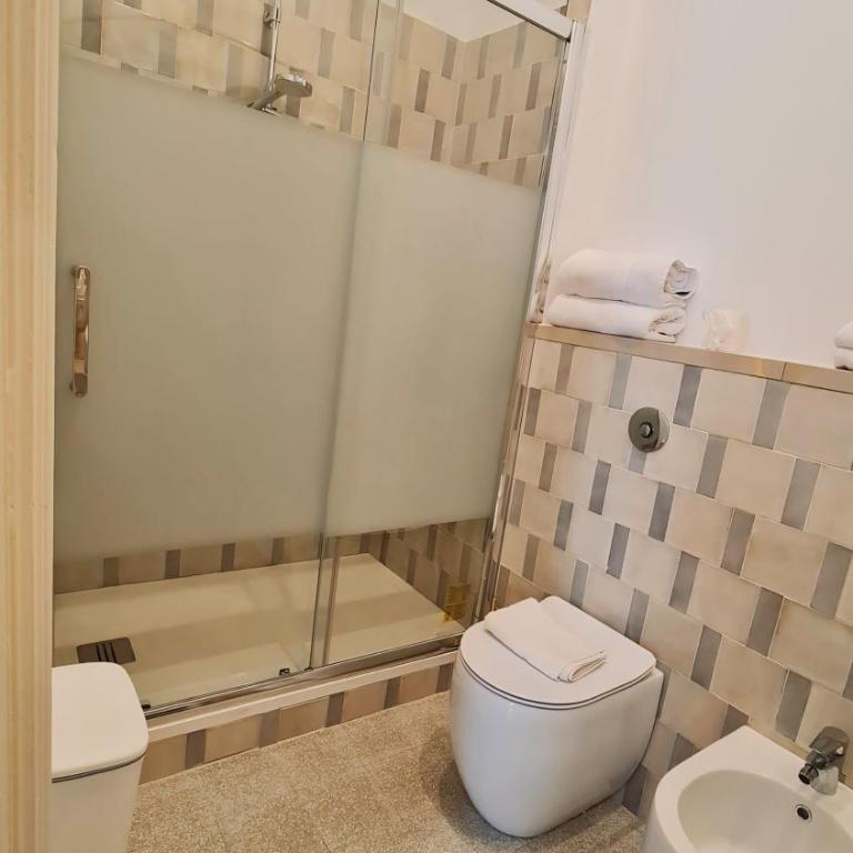 MaisonNouveau - Triple Room with Bathroom - 1