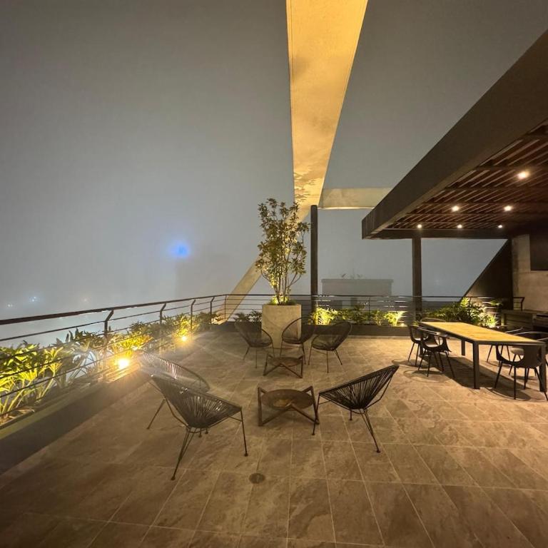 Modern Studio Steps from La Carolina Park - One-Bedroom Apartment - 15