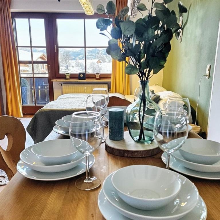 Bergnest Lodge mit Bergblick - Ca 3 min Skilift - Balkon - Garten - 6 Pers - Hund - Luftkurort - nähe Buchenegger Wasserfälle - Eistobel - Bodensee - Apartment mit 1 Schlafzimmer - 44