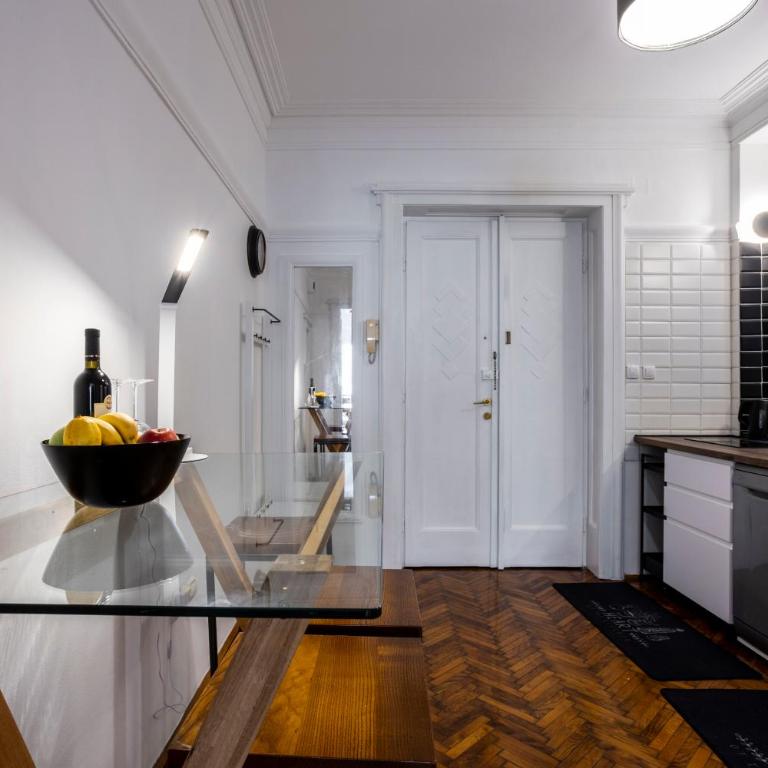 City Center Suites, Two Connected Apartments, 10 Guests - Apartment - 30