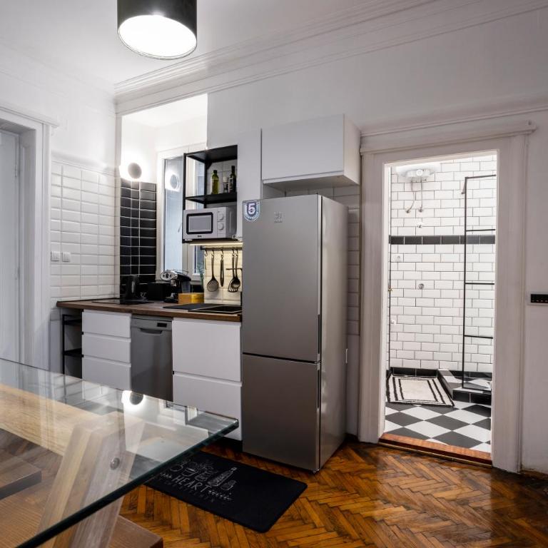 City Center Suites, Two Connected Apartments, 10 Guests - Apartment - 34