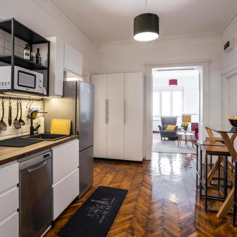 City Center Suites, Two Connected Apartments, 10 Guests - Apartment - 42