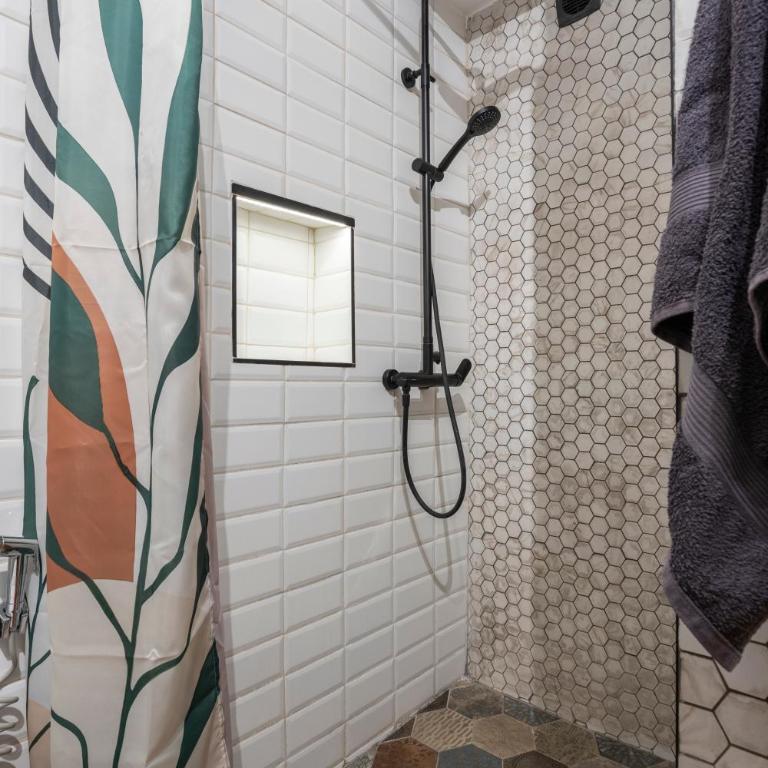 City Center Suites, Two Connected Apartments, 10 Guests - Apartment - 43