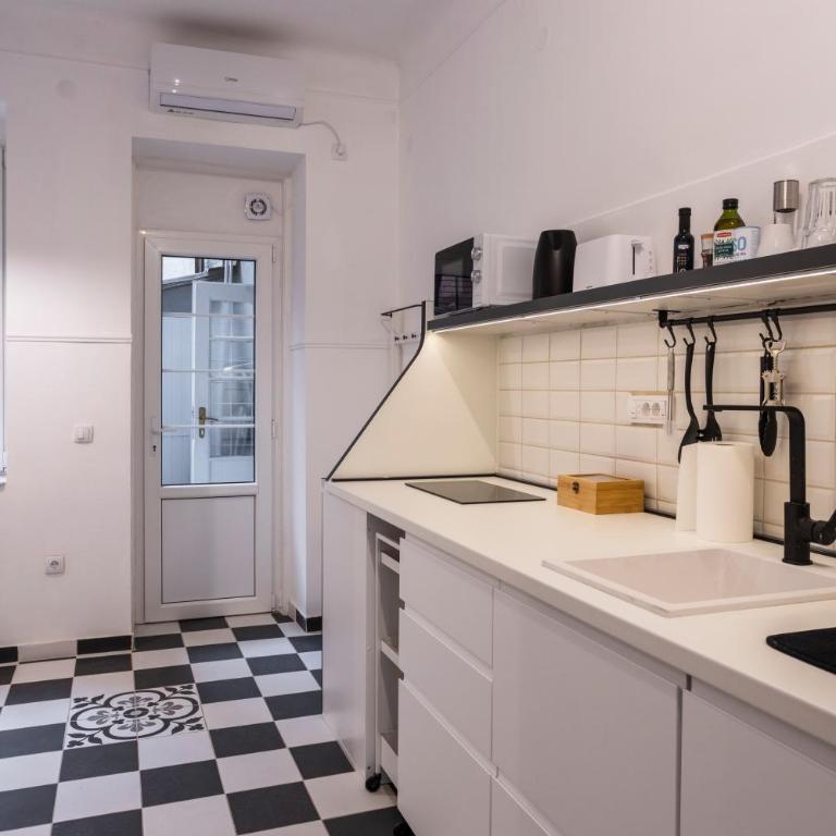City Center Suites, Two Connected Apartments, 10 Guests - Apartment - 44