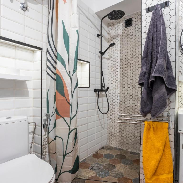 City Center Suites, Two Connected Apartments, 10 Guests - Apartment - 48