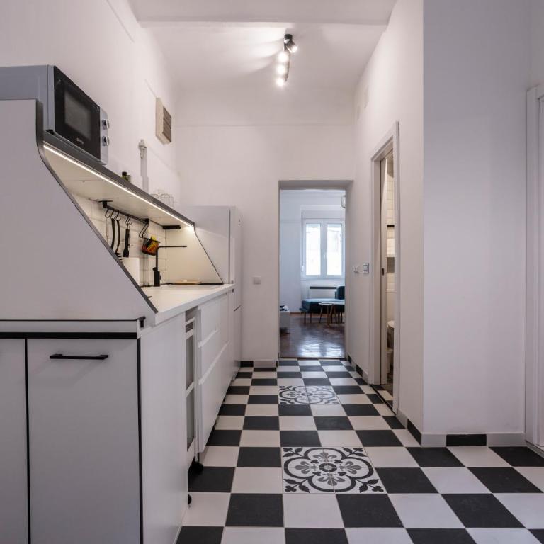 City Center Suites, Two Connected Apartments, 10 Guests - Apartment - 70