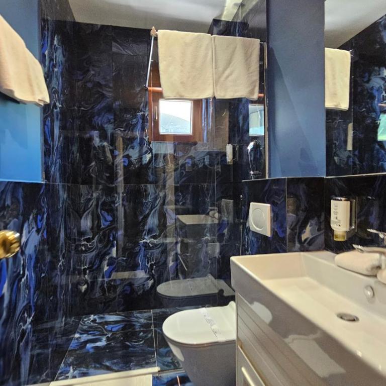 Azure Family Luxury Seaside Living Suites Rafailovici - Two-Bedroom Apartment - 18