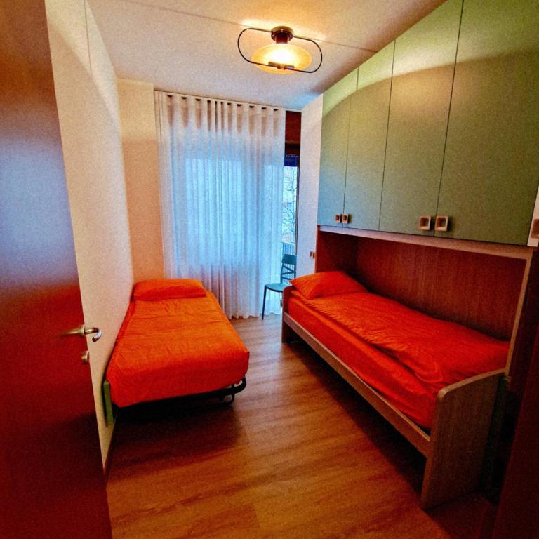 Continental - 3 Bedrooms - 60 Steps train stations & Balcony - Appartamento con 3 Camere da Letto e Vista Montagna - 5