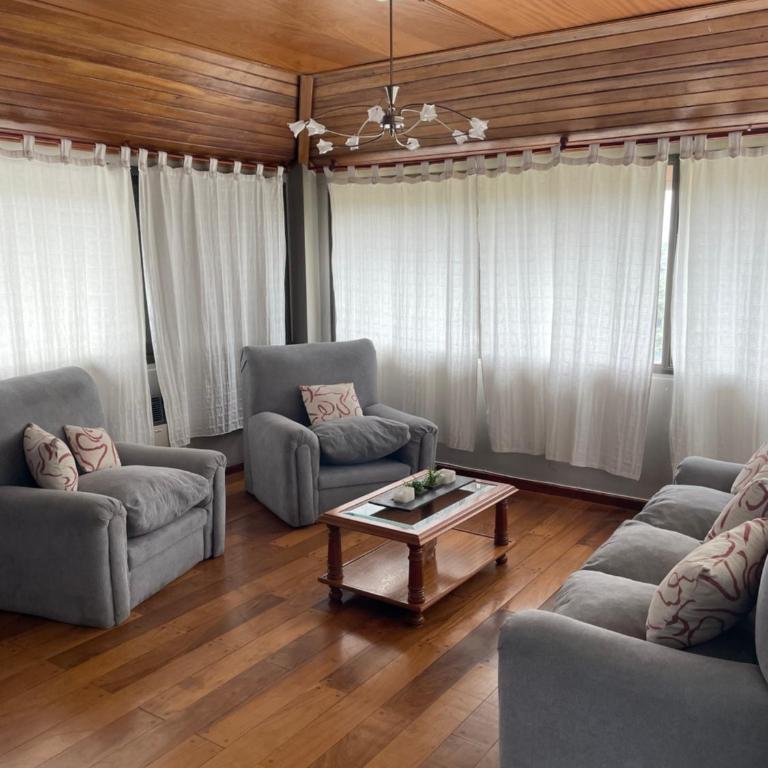 Hermosa casa con vista al lago - Casa - 5