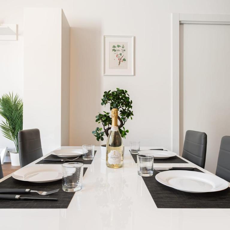 Arcade - 10 minutes walk to Piazza Maggiore - One-Bedroom Apartment - 14