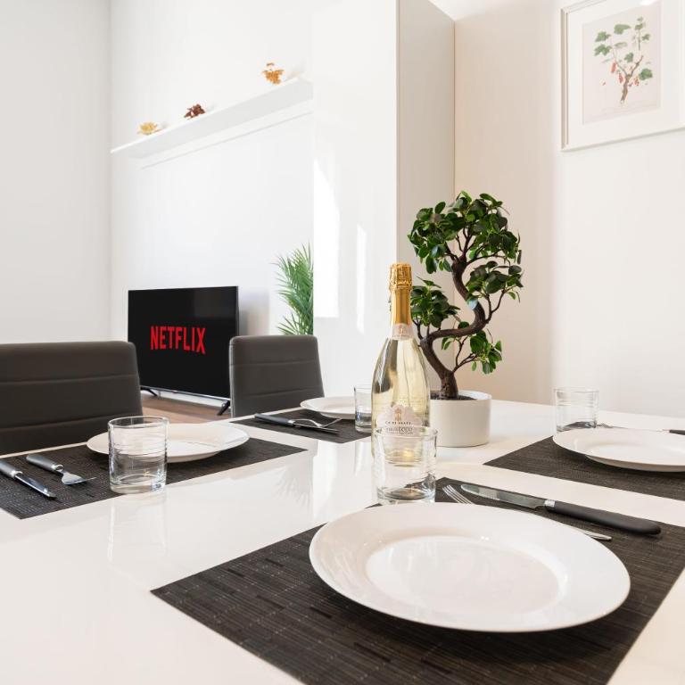 Arcade - 10 minutes walk to Piazza Maggiore - One-Bedroom Apartment - 10