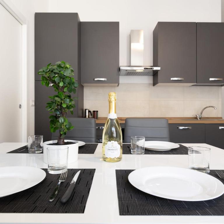Arcade - 10 minutes walk to Piazza Maggiore - One-Bedroom Apartment - 12