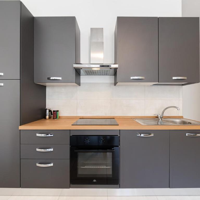 Arcade - 10 minutes walk to Piazza Maggiore - One-Bedroom Apartment - 15