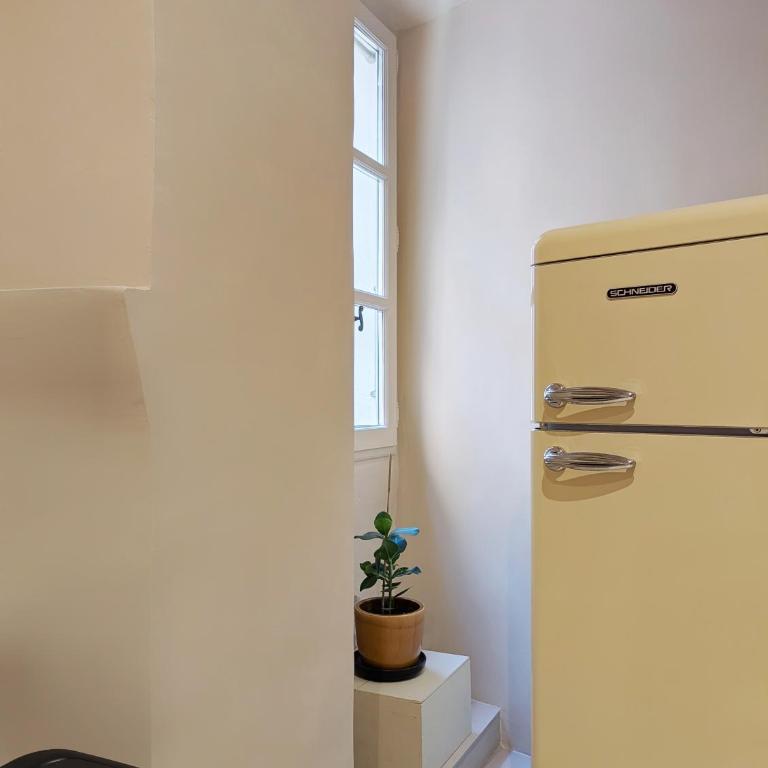 Provencal Escape - Suite with City View - 10