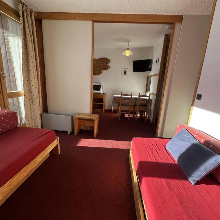 Studio divisible avec balcon plein sud, à 100m des commerces et 80m des remontées mécaniques - FR-1-356-344 - Estudio - 10