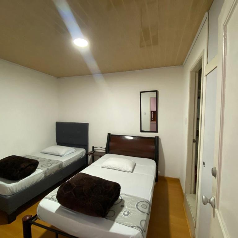 Hostal Casa Primavera - Habitación Doble con baño privado - 2 camas - 5
