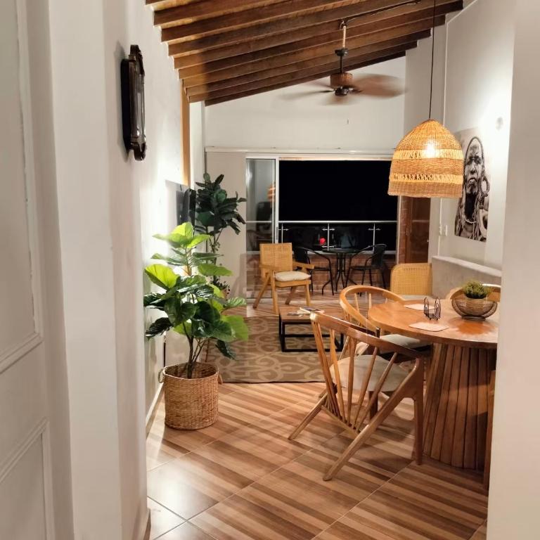 Ambiente natural y amplio, con vista panorámica de Medellín 501 - Three-Bedroom Apartment - 30