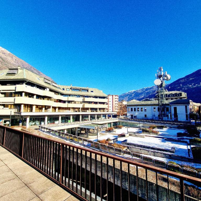 Zero Distance - 60 Steps to trains stations & Huge Terrace with Mountains View - One-Bedroom Apartment - 11