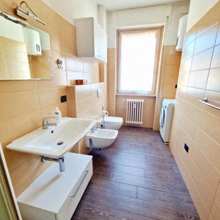 Zero Distance - 60 Steps to trains stations & Huge Terrace with Mountains View - One-Bedroom Apartment - 16