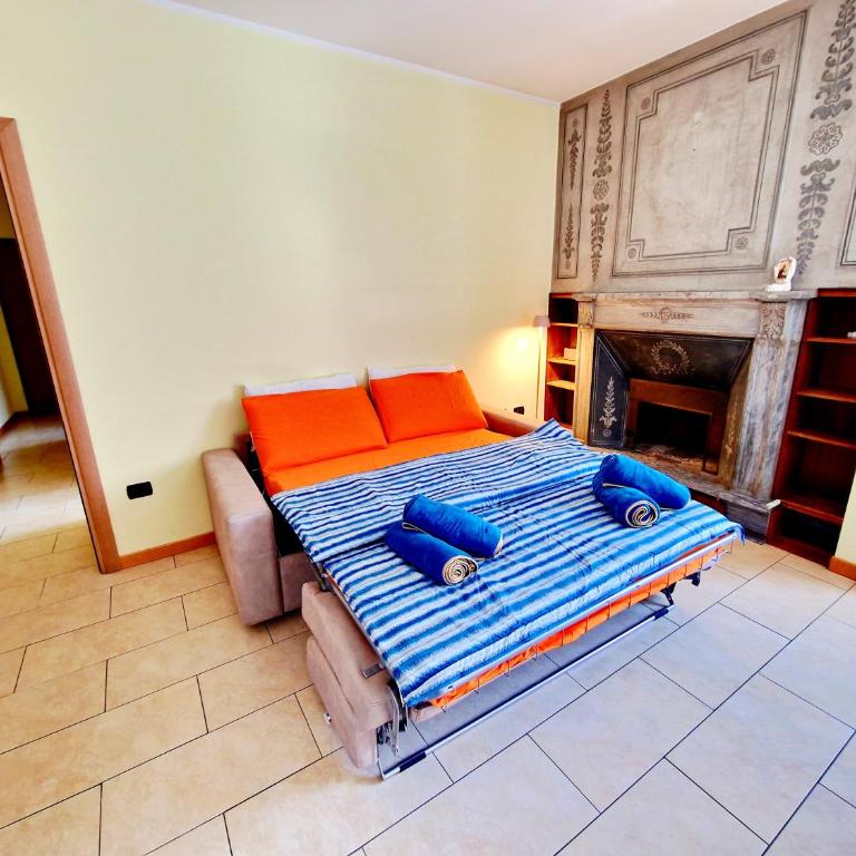 Zero Distance - 60 Steps to trains stations & Huge Terrace with Mountains View - One-Bedroom Apartment - 2