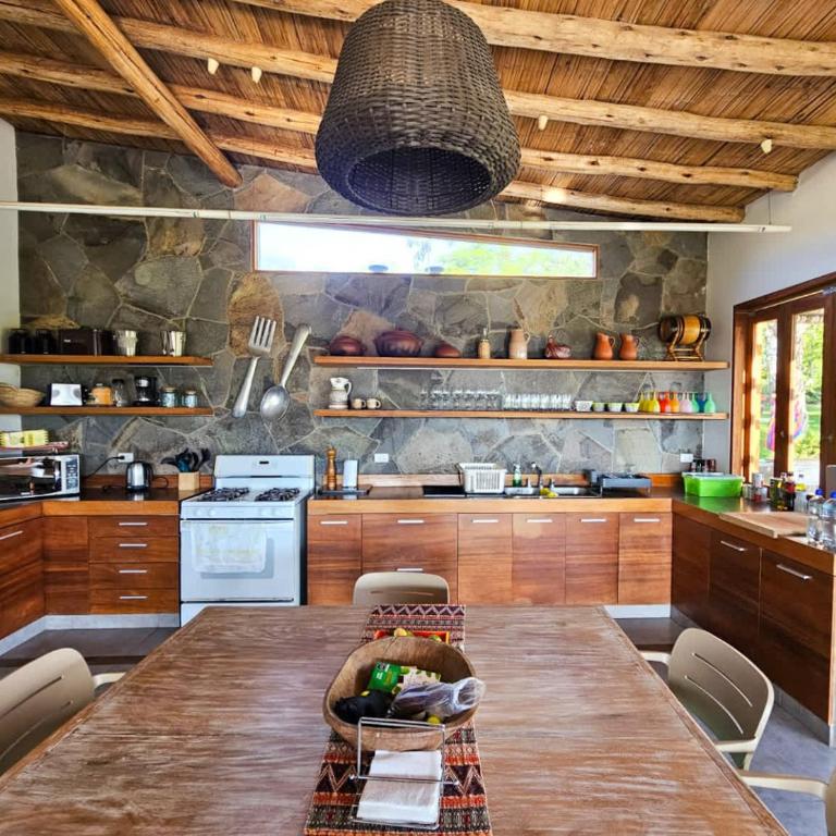 Spacious 4BR Country House with Pool in Mala - Vacation Home - 5