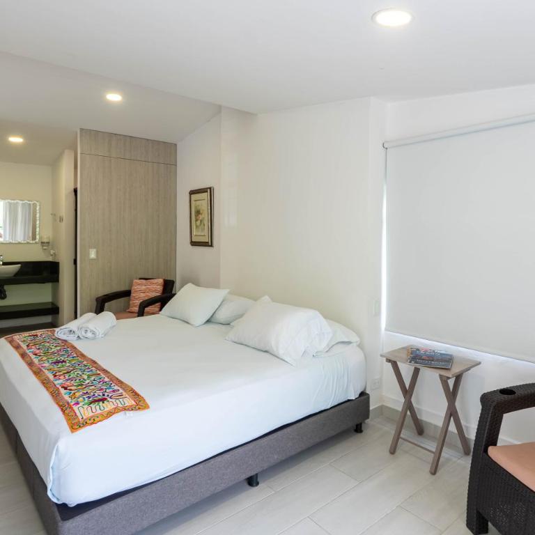 Hotel campestre La Floresta - Suite con cama grande y balcón - 5