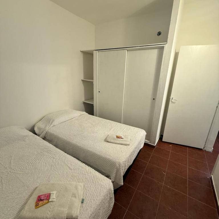Mrs House planta baja F - One-Bedroom Apartment - 1