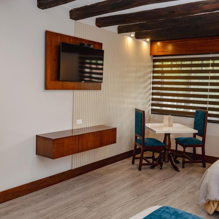 Hosteria Duran - Habitación Cuádruple con baño privado - 1