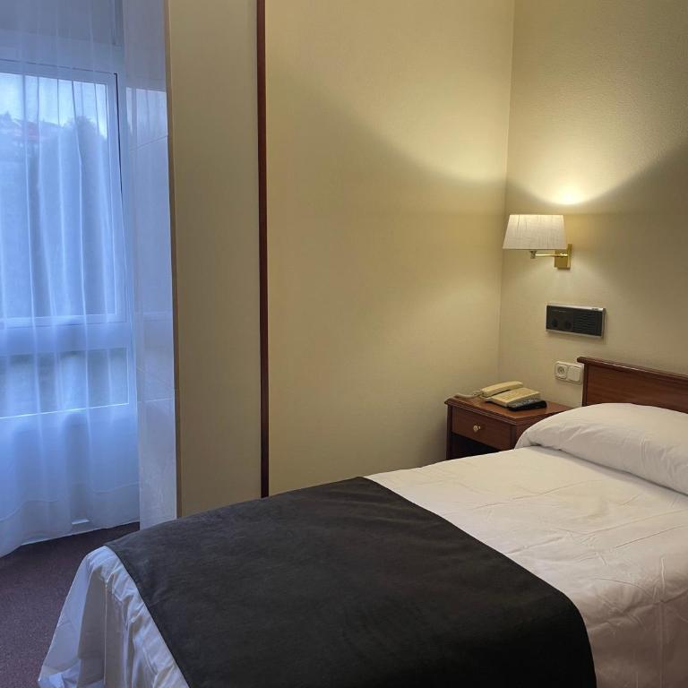 Pensión Capital de Galicia - Single Room with Private Bathroom - 3