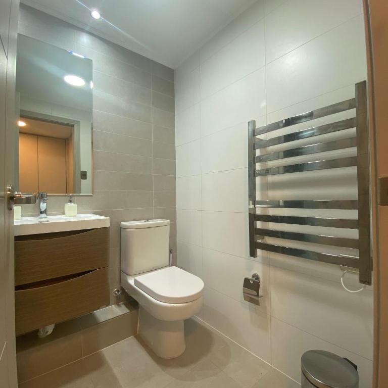 Nuevo departamento con estacionamiento y a pasos del centro de Puerto Varas - One-Bedroom Apartment with Terrace - 2