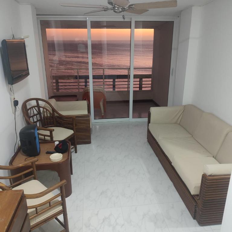 ESPECTACULAR APARTAMENTO FRENTE AL MAR RODADERO Piso 12 VISTA UNICA AL MAR SANTA MARTA - Two-Bedroom Apartment with Balcony and Sea View - 14