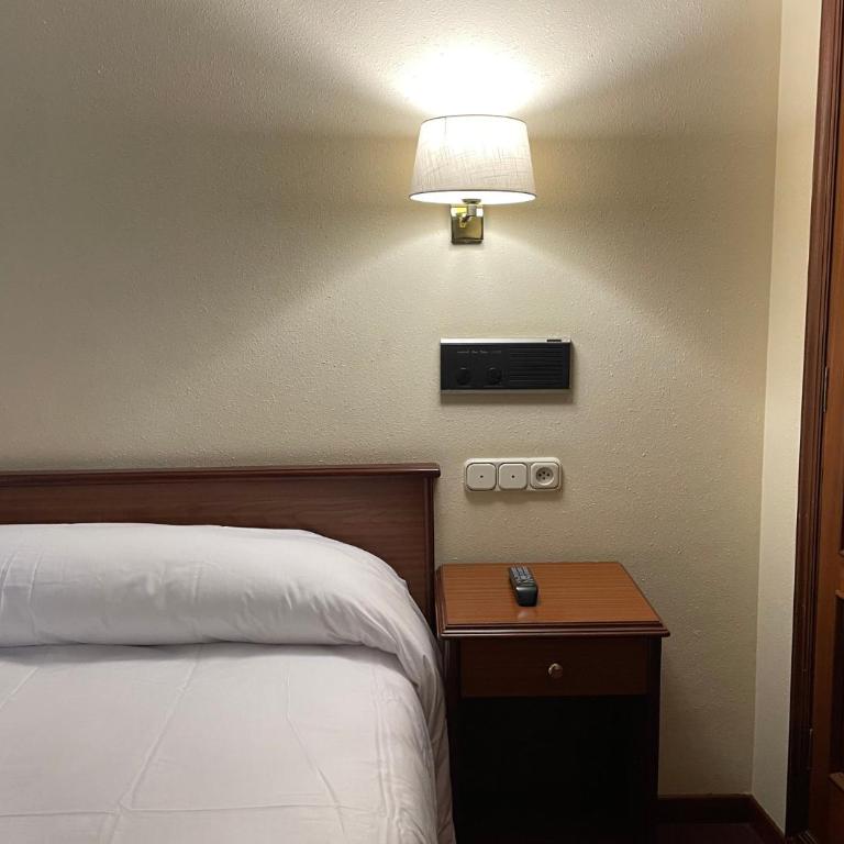 Pensión Capital de Galicia - Double Room with Private Bathroom - 6