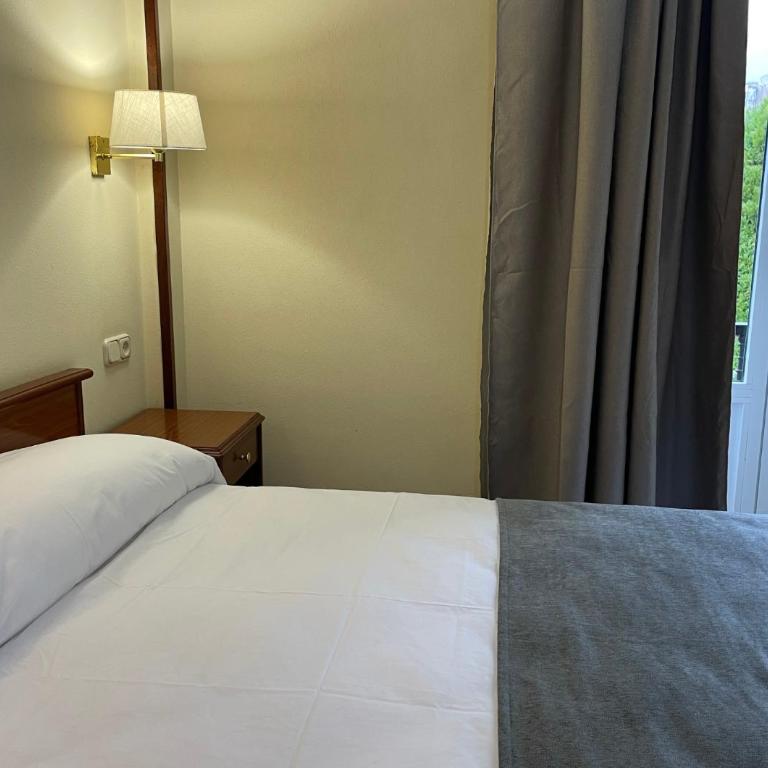 Pensión Capital de Galicia - Double Room with Private Bathroom - 5