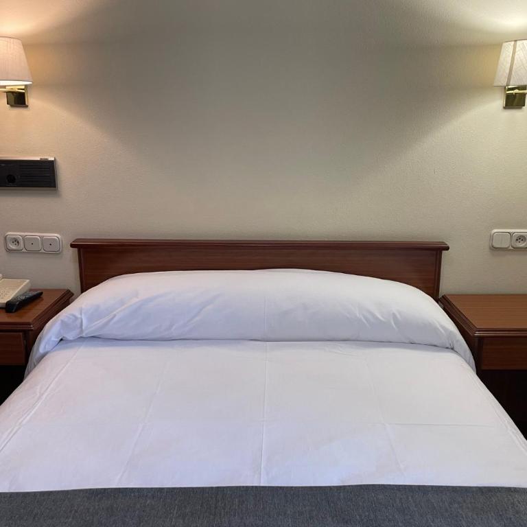 Pensión Capital de Galicia - Double Room with Private Bathroom - 2